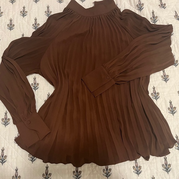 H&M pleated blouse - Picture 1 of 2